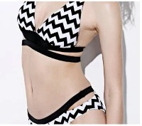 Zwart Wit Chevron-patroon Stretchstof Snel-Dry Wrap Bikiniset Gekruiste bandjes hoog uitgesneden-Tweedelig gesneden voor strandkleding
